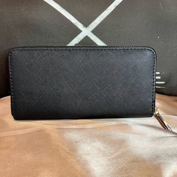NWOT Halston wallet - Picture 2 of 6
